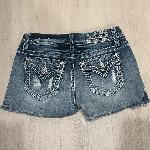 Miss Me Low Rise Stretch Denim Shorts size 27 Exclusive American flag embroidery - Picture 3 of 8